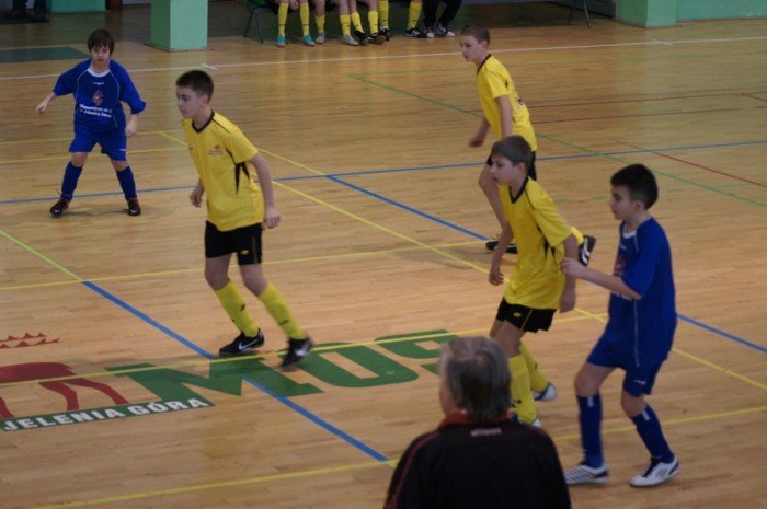 miedz-legnica-triumfuje-w-jeleniogorskim-turnieju-trampkarzy-modszych-foto-44672