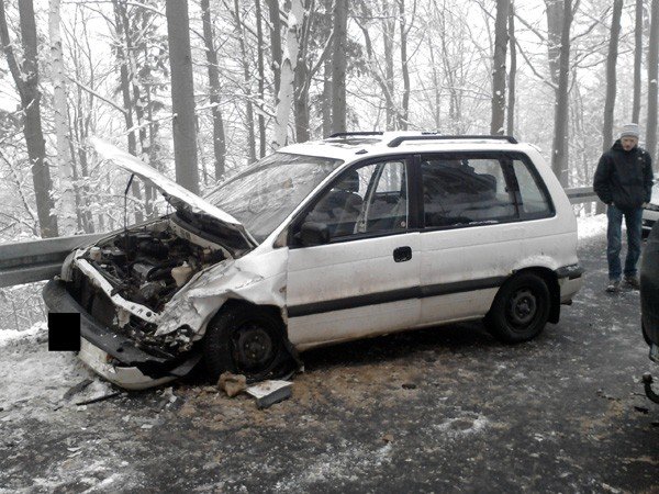 zderzenie-na-drodze-z-michaowic-do-piechowic-dwie-osoby-w-szpitalu-foto-44731