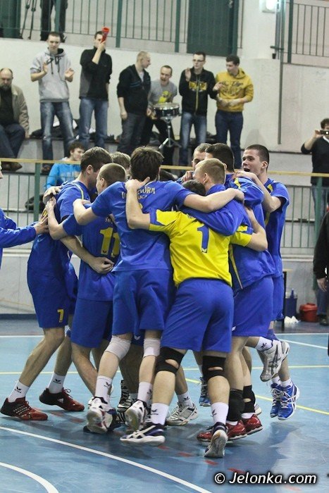 swidniczanie-opanowali-jeleniogorska-hale-foto-44921