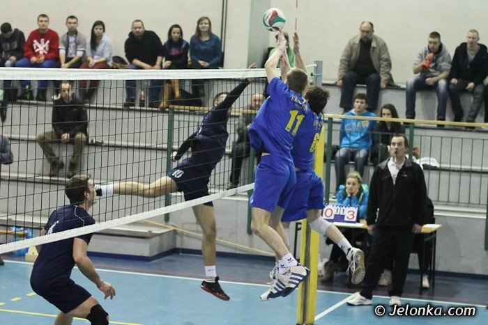 swidniczanie-opanowali-jeleniogorska-hale-foto-44921