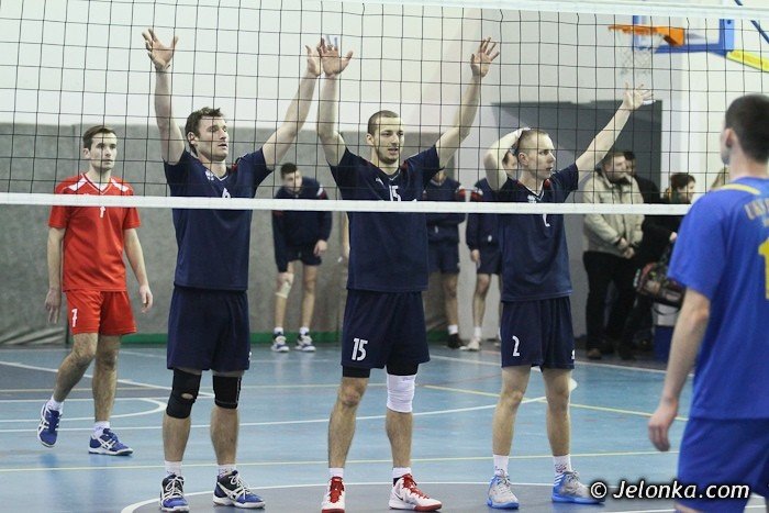 swidniczanie-opanowali-jeleniogorska-hale-foto-44921