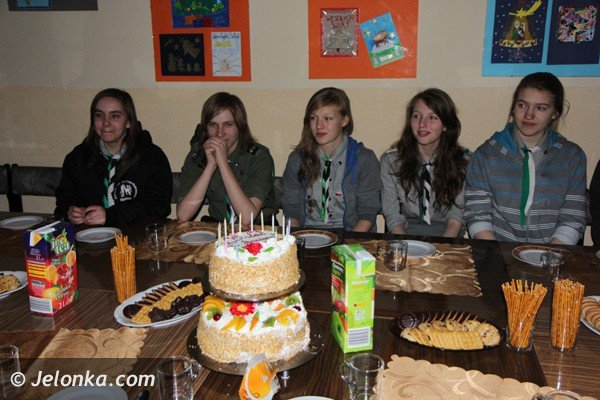 jubileusz-druzyny-harcerskiej-sokolik-z-piesniami-i-tortem-foto-44926