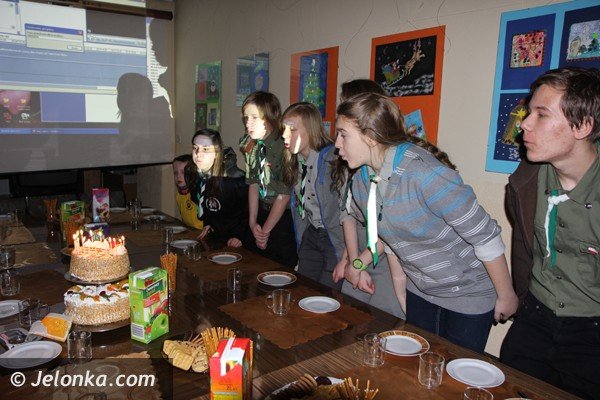 jubileusz-druzyny-harcerskiej-sokolik-z-piesniami-i-tortem-foto-44926