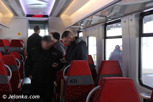 ferrari-wsrod-pociagow-zajechao-na-stacje-pkp-w-jeleniej-gorze-foto-44940