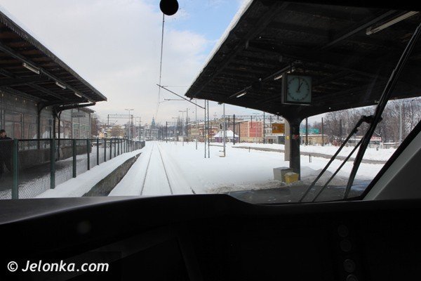 ferrari-wsrod-pociagow-zajechao-na-stacje-pkp-w-jeleniej-gorze-foto-44940