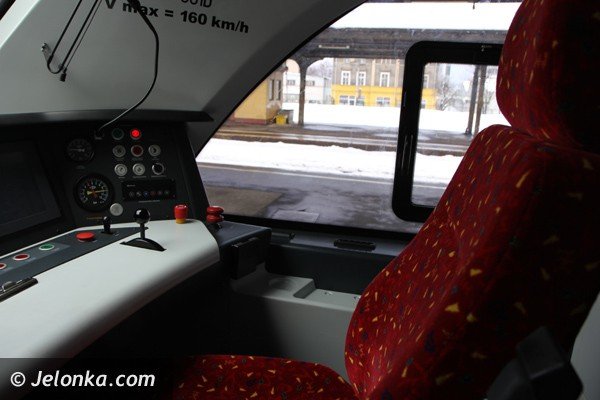 ferrari-wsrod-pociagow-zajechao-na-stacje-pkp-w-jeleniej-gorze-foto-44940
