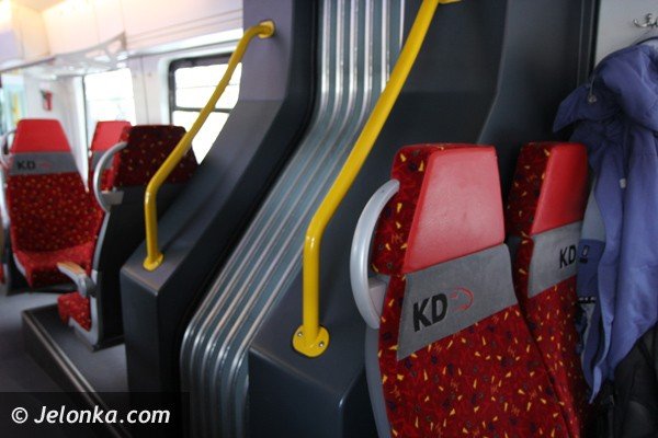 ferrari-wsrod-pociagow-zajechao-na-stacje-pkp-w-jeleniej-gorze-foto-44940