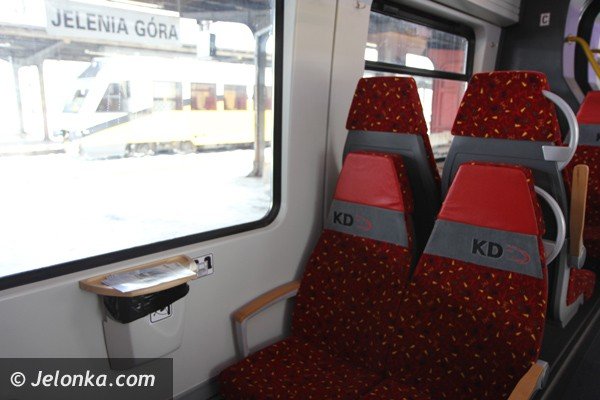 ferrari-wsrod-pociagow-zajechao-na-stacje-pkp-w-jeleniej-gorze-foto-44940