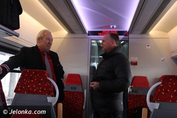 ferrari-wsrod-pociagow-zajechao-na-stacje-pkp-w-jeleniej-gorze-foto-44940