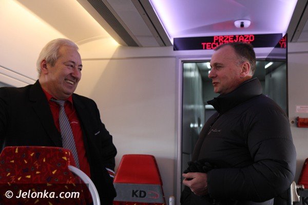 ferrari-wsrod-pociagow-zajechao-na-stacje-pkp-w-jeleniej-gorze-foto-44940
