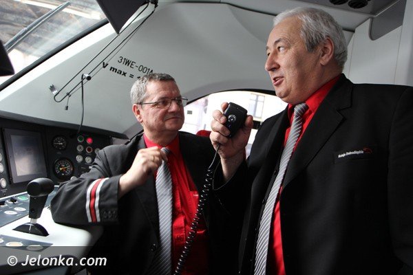 ferrari-wsrod-pociagow-zajechao-na-stacje-pkp-w-jeleniej-gorze-foto-44940