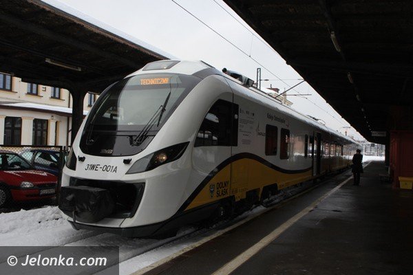 ferrari-wsrod-pociagow-zajechao-na-stacje-pkp-w-jeleniej-gorze-foto-44940