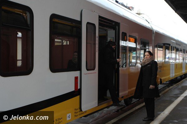 ferrari-wsrod-pociagow-zajechao-na-stacje-pkp-w-jeleniej-gorze-foto-44940