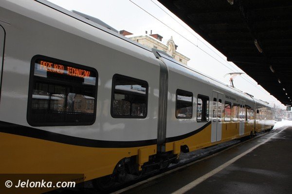 ferrari-wsrod-pociagow-zajechao-na-stacje-pkp-w-jeleniej-gorze-foto-44940