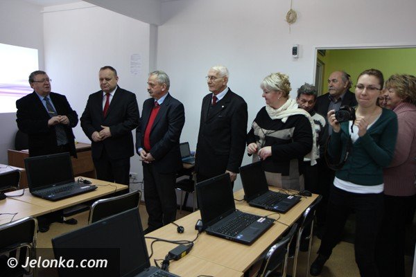 kson-ma-nowoczesna-pracownie-komputerowa-dla-seniorow-foto-45113