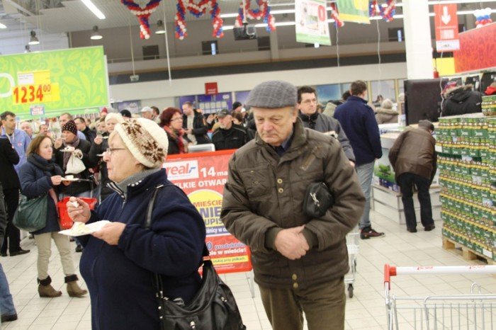 jeleniogorzanie-po-otwarciu-reala-brakowao-nam-takiego-marketu-foto-45305