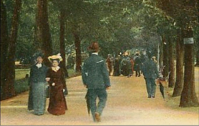 Główna aleja Kur-Parku (Parku Zdrojowego) w czasach fin de sieclu. Warmbrunn był wówczas jednym z najmodniejszych kurortów wschodnich Niemiec.
