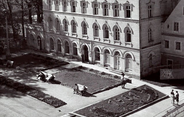 To nie powtórka sprzed kilku zdjęć, ale to samo miejsce widziane okiem innego fotografa w 1961 roku.