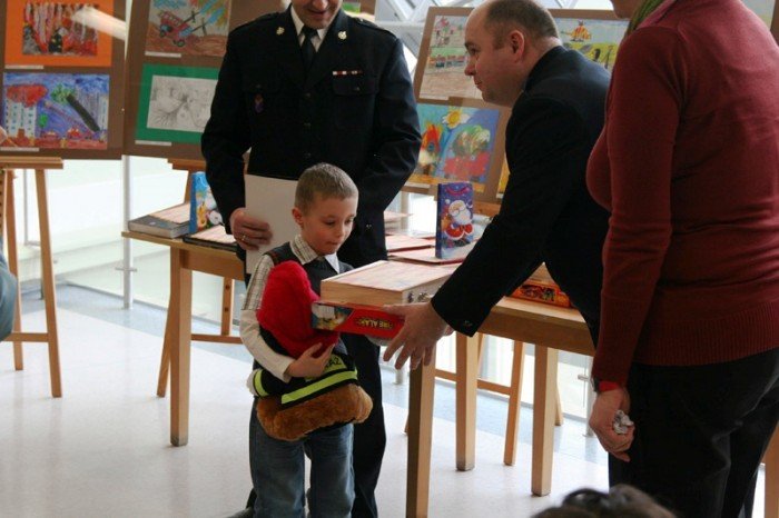 rozdali-nagrody-w-konkursie-plastycznym-strazy-pozarnej-foto-45326