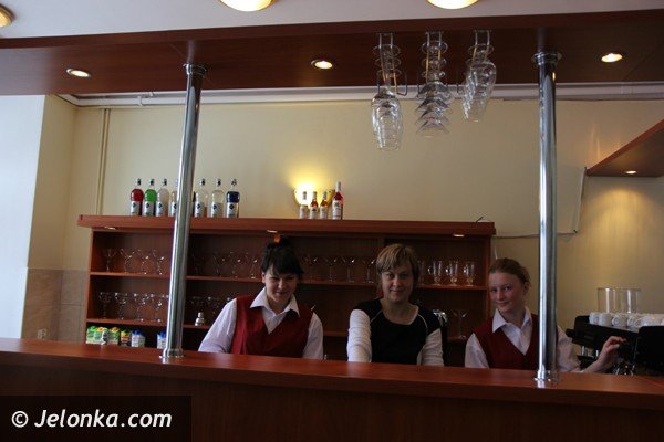 uczniowie-poznawali-rozne-zawody-w-jeleniogorskiej-handlowce-foto-45341