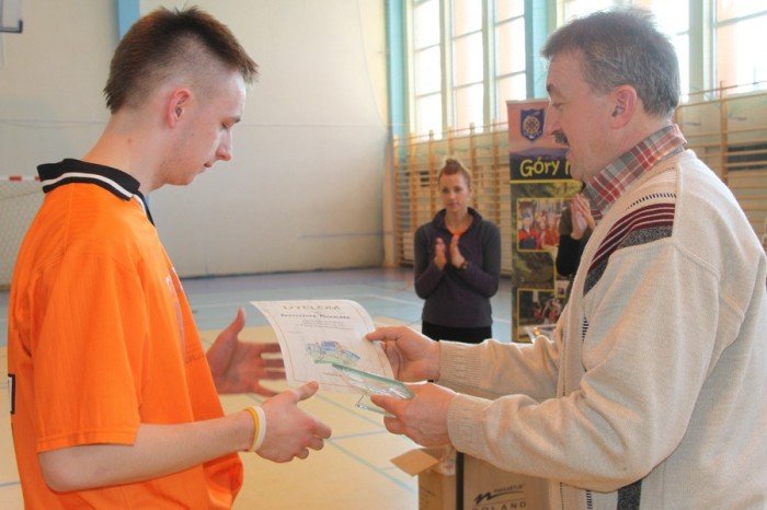 puchar-burmistrza-piechowic-dla-siowni-fit-zone-foto-45360