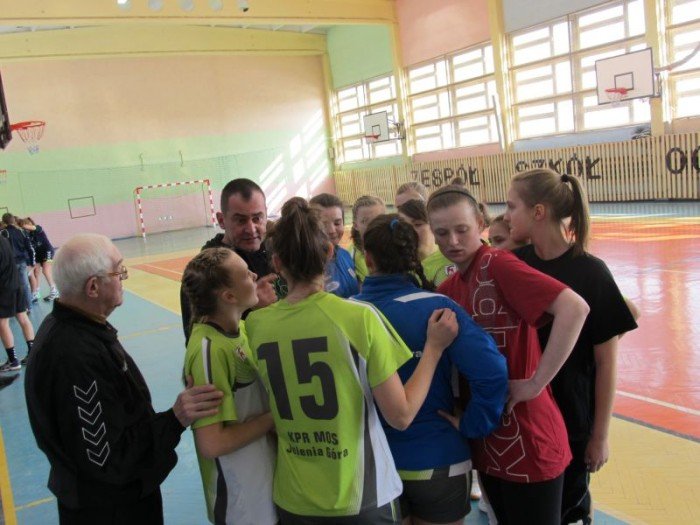 rozpedzony-pociag-modziczek-kpru-jelenia-gora-nie-do-zatrzymania-45390
