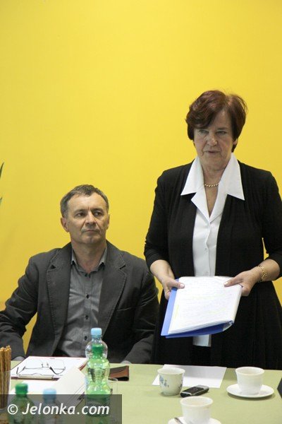 trwa-debata-jak-rozwiazac-brak-parkingow-w-centrum-cieplic-foto-45441