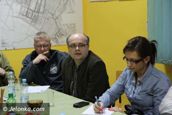 trwa-debata-jak-rozwiazac-brak-parkingow-w-centrum-cieplic-foto-45441