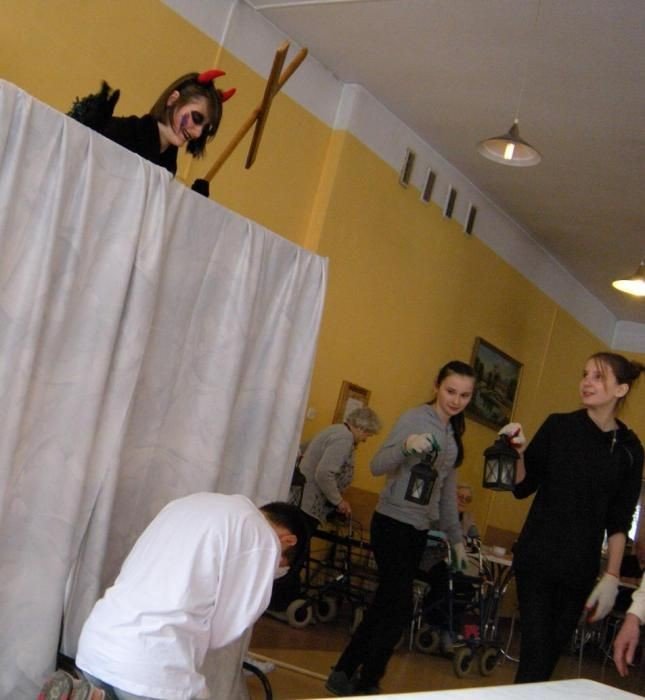 widowisko-o-zmartwychwstaniu-w-domu-pogodnej-jesieni-foto-45563