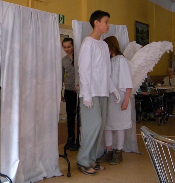 widowisko-o-zmartwychwstaniu-w-domu-pogodnej-jesieni-foto-45563