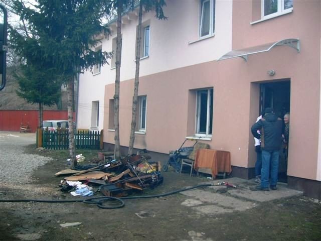 chora-kobieta-doprowadzia-do-pozaru-sasiedzi-alarmowali-o-zagrozeniu-juz-ponad-rok-temu-foto-45564