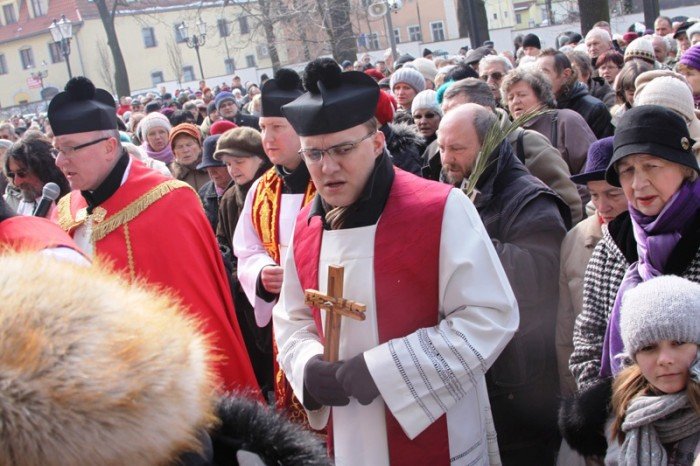 jeleniogorzanie-droga-krzyzowa-daje-nam-sie-foto-45623