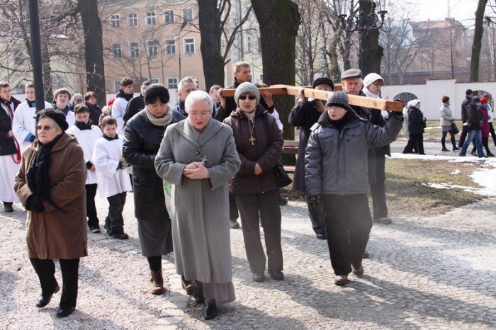 jeleniogorzanie-droga-krzyzowa-daje-nam-sie-foto-45623