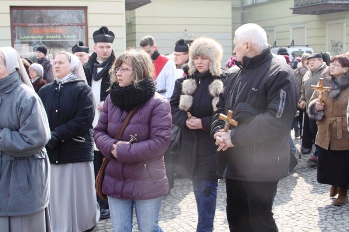 jeleniogorzanie-droga-krzyzowa-daje-nam-sie-foto-45623