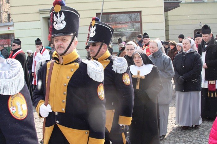 jeleniogorzanie-droga-krzyzowa-daje-nam-sie-foto-45623