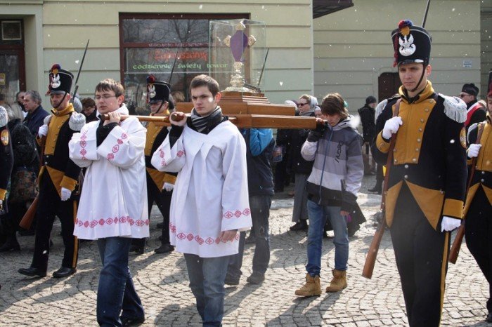 jeleniogorzanie-droga-krzyzowa-daje-nam-sie-foto-45623