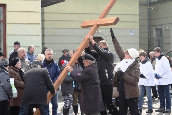 jeleniogorzanie-droga-krzyzowa-daje-nam-sie-foto-45623