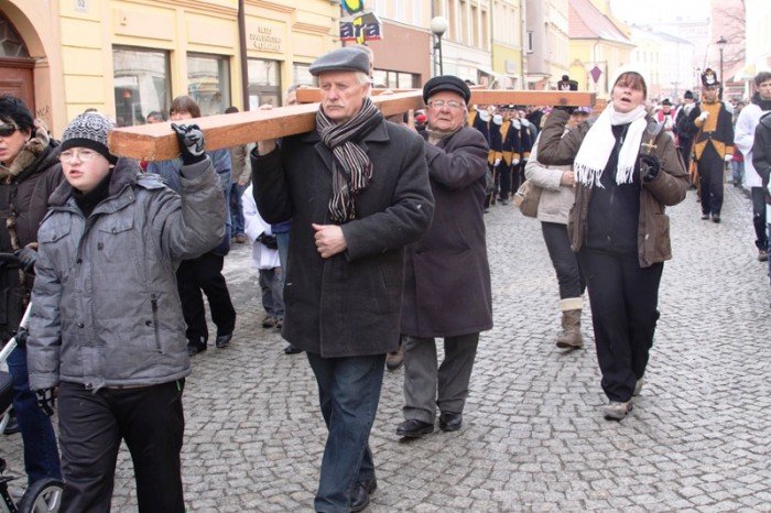 jeleniogorzanie-droga-krzyzowa-daje-nam-sie-foto-45623