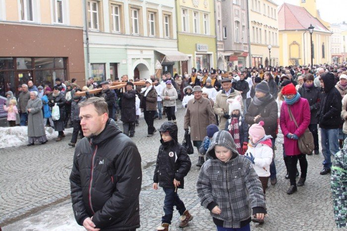 jeleniogorzanie-droga-krzyzowa-daje-nam-sie-foto-45623