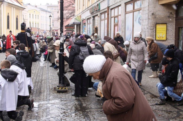 jeleniogorzanie-droga-krzyzowa-daje-nam-sie-foto-45623