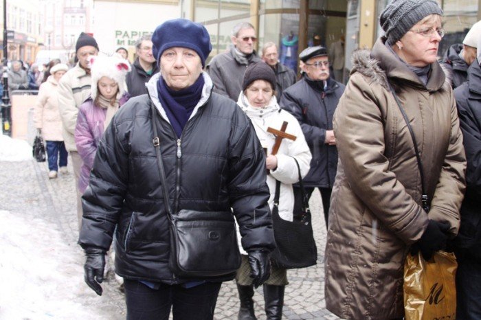 jeleniogorzanie-droga-krzyzowa-daje-nam-sie-foto-45623