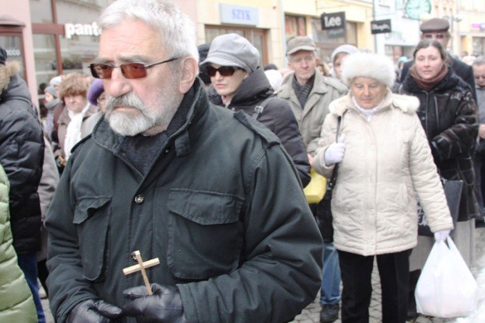 jeleniogorzanie-droga-krzyzowa-daje-nam-sie-foto-45623