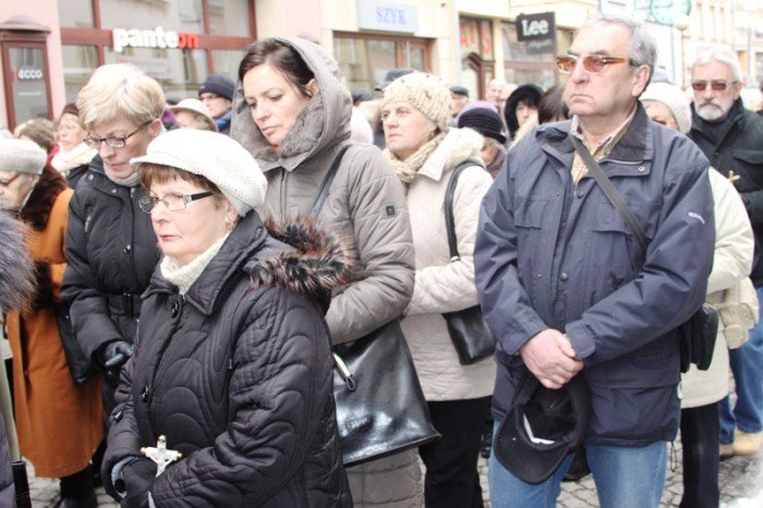 jeleniogorzanie-droga-krzyzowa-daje-nam-sie-foto-45623