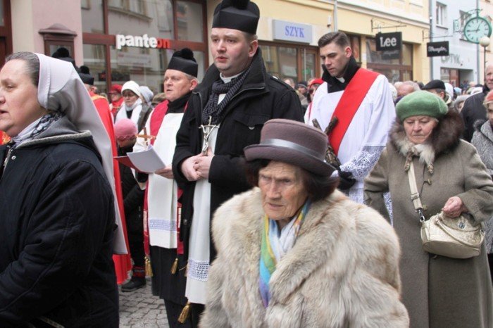 jeleniogorzanie-droga-krzyzowa-daje-nam-sie-foto-45623