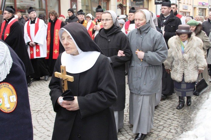 jeleniogorzanie-droga-krzyzowa-daje-nam-sie-foto-45623