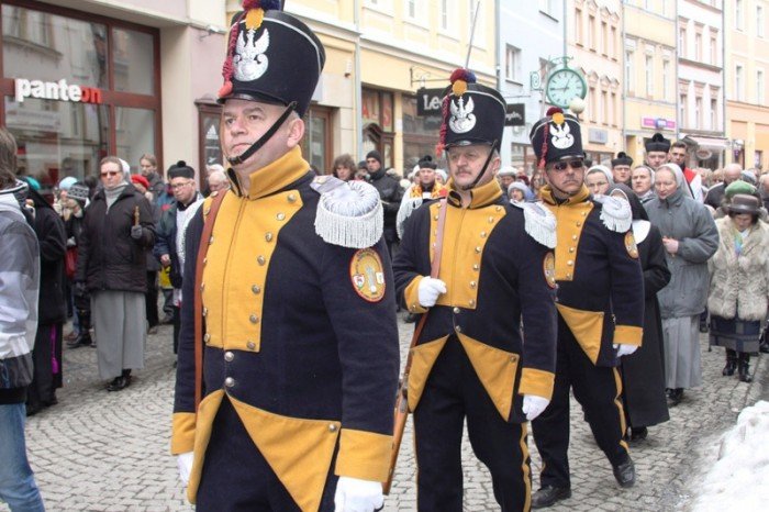 jeleniogorzanie-droga-krzyzowa-daje-nam-sie-foto-45623