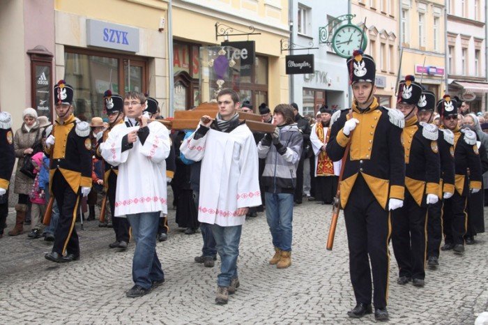 jeleniogorzanie-droga-krzyzowa-daje-nam-sie-foto-45623