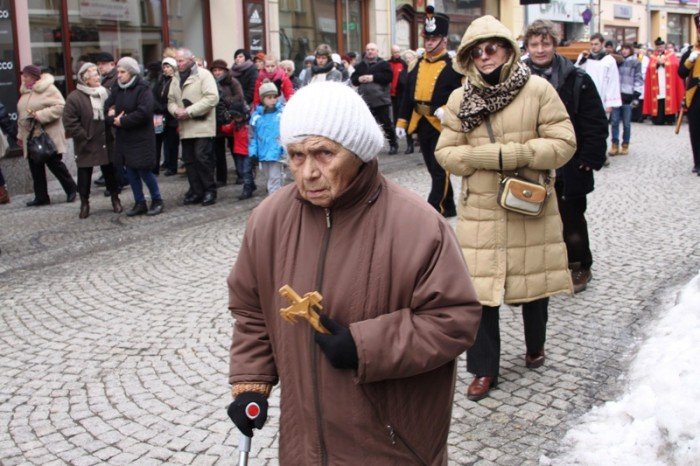 jeleniogorzanie-droga-krzyzowa-daje-nam-sie-foto-45623