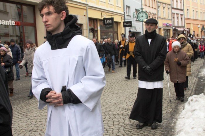 jeleniogorzanie-droga-krzyzowa-daje-nam-sie-foto-45623