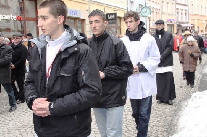 jeleniogorzanie-droga-krzyzowa-daje-nam-sie-foto-45623